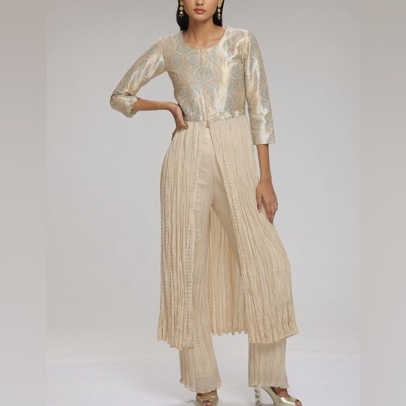 Ivory Circle Kurta Set - Picture 2 of 3